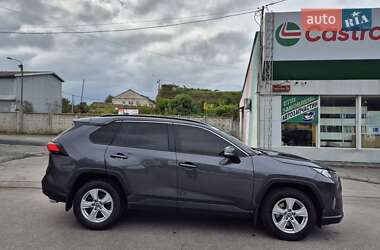 Внедорожник / Кроссовер Toyota RAV4 2021 в 