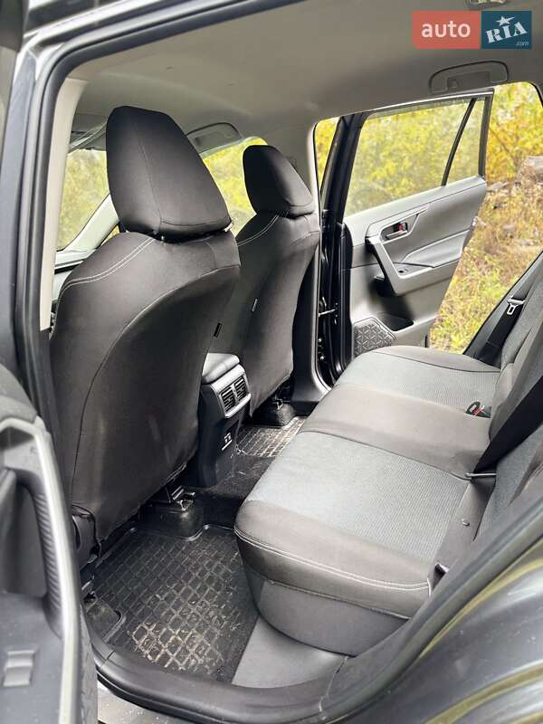 Позашляховик / Кросовер Toyota RAV4 2020 в Прилуках