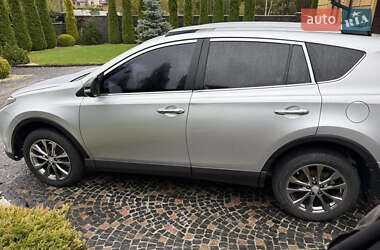 Внедорожник / Кроссовер Toyota RAV4 2017 в 