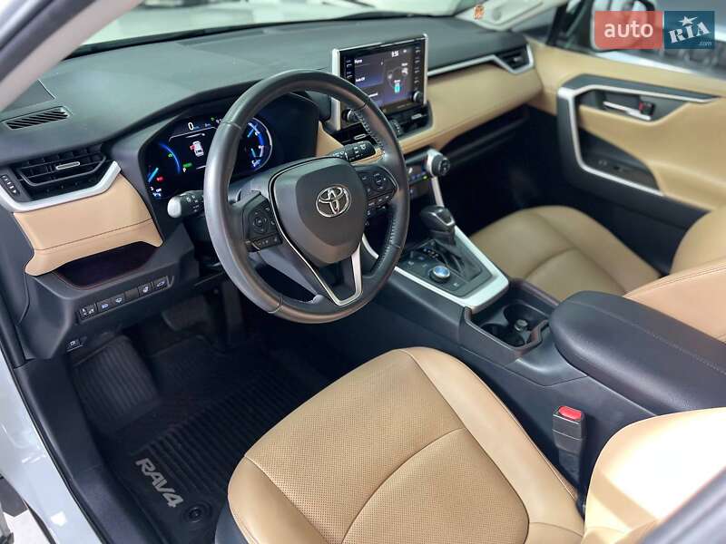 Внедорожник / Кроссовер Toyota RAV4 2019 в Полтаве фото 12 Внедорожник / Кроссовер Toyota RAV4 2019 в Полтаве