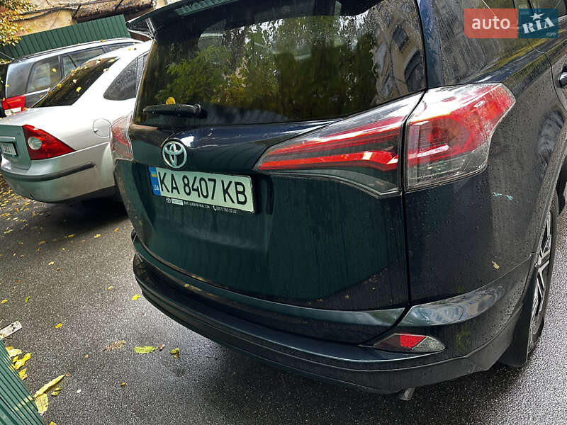 Внедорожник / Кроссовер Toyota RAV4 2017 в Киеве