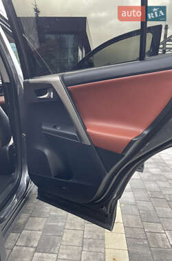 Позашляховик / Кросовер Toyota RAV4 2014 в  фото 46 Позашляховик / Кросовер Toyota RAV4 2014 в