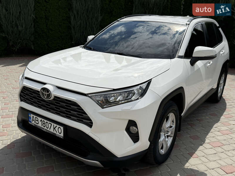 Позашляховик / Кросовер Toyota RAV4 2020 в Тульчині