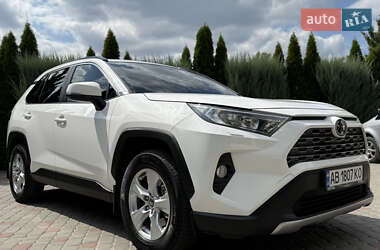 Позашляховик / Кросовер Toyota RAV4 2020 в 