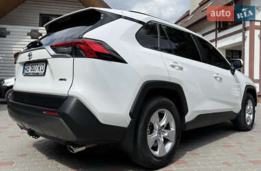 Позашляховик / Кросовер Toyota RAV4 2020 в 