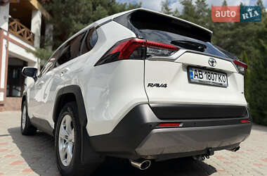 Позашляховик / Кросовер Toyota RAV4 2020 в 