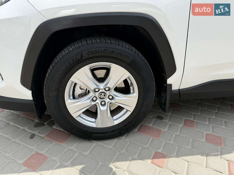 Позашляховик / Кросовер Toyota RAV4 2020 в Тульчині