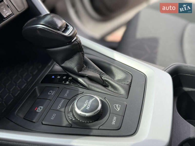 Позашляховик / Кросовер Toyota RAV4 2020 в Тульчині