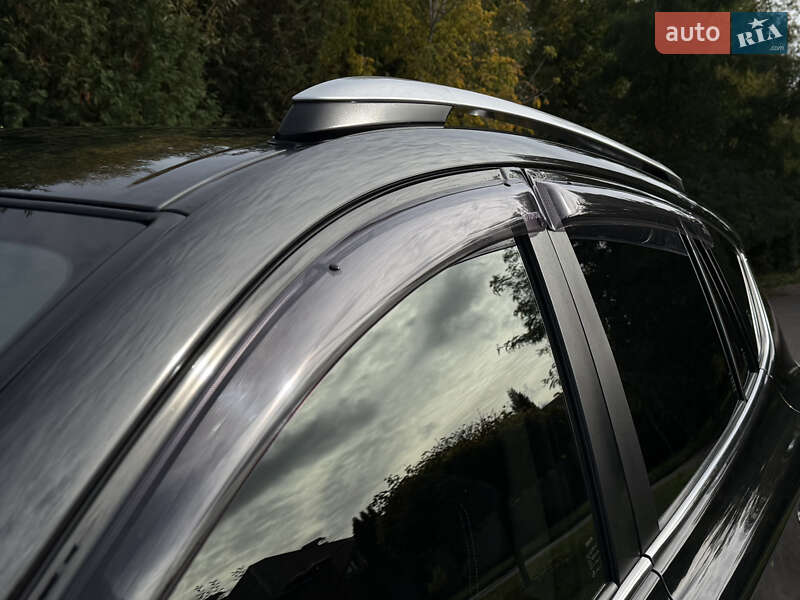 Внедорожник / Кроссовер Toyota RAV4 2017 в Ровно