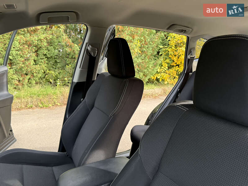 Внедорожник / Кроссовер Toyota RAV4 2017 в Ровно