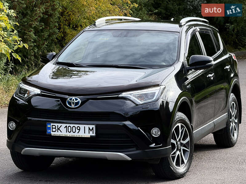Внедорожник / Кроссовер Toyota RAV4 2017 в Ровно