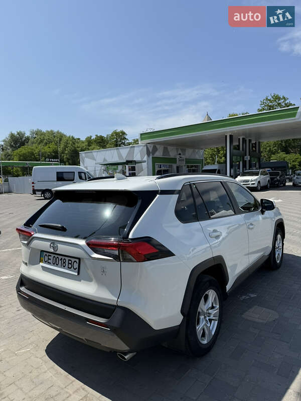 Внедорожник / Кроссовер Toyota RAV4 2019 в Черновцах