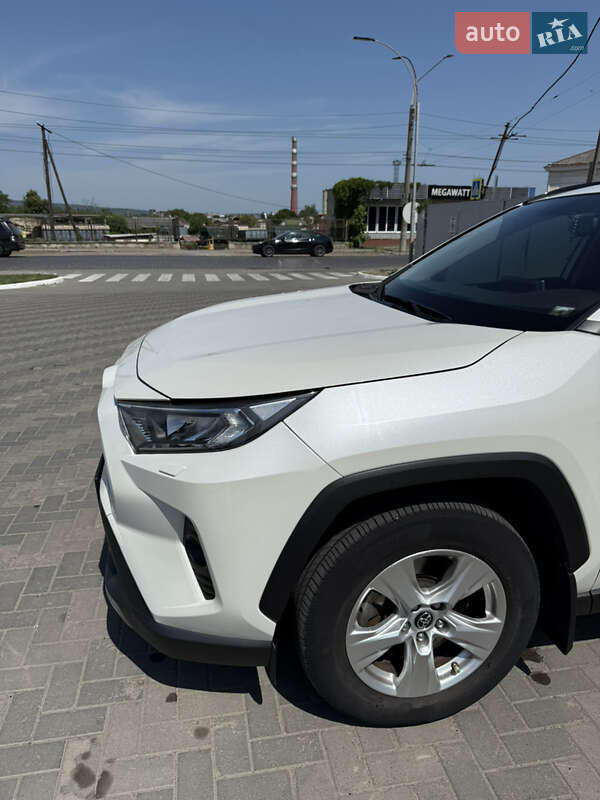 Внедорожник / Кроссовер Toyota RAV4 2019 в Черновцах