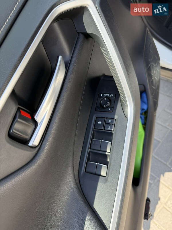 Внедорожник / Кроссовер Toyota RAV4 2019 в Черновцах