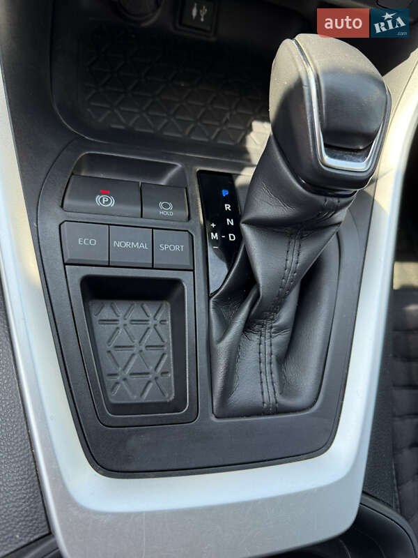 Внедорожник / Кроссовер Toyota RAV4 2019 в Черновцах