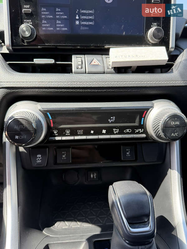 Внедорожник / Кроссовер Toyota RAV4 2019 в Черновцах