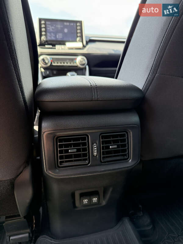 Внедорожник / Кроссовер Toyota RAV4 2019 в Черновцах