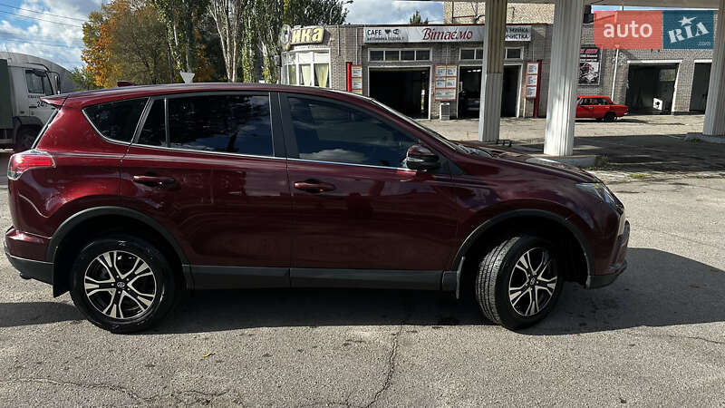 Внедорожник / Кроссовер Toyota RAV4 2016 в Запорожье