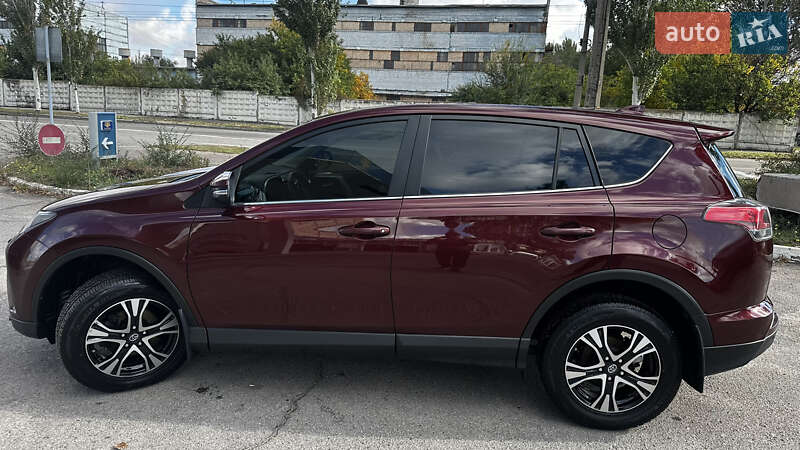 Внедорожник / Кроссовер Toyota RAV4 2016 в Запорожье