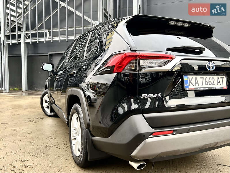 Внедорожник / Кроссовер Toyota RAV4 2020 в Киеве