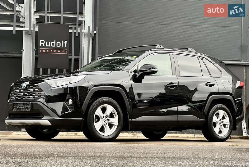 Внедорожник / Кроссовер Toyota RAV4 2020 в Киеве