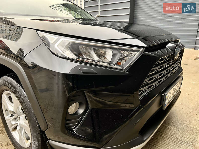 Внедорожник / Кроссовер Toyota RAV4 2020 в Киеве