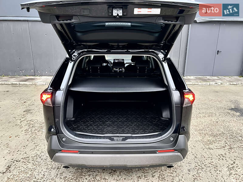 Внедорожник / Кроссовер Toyota RAV4 2020 в Киеве