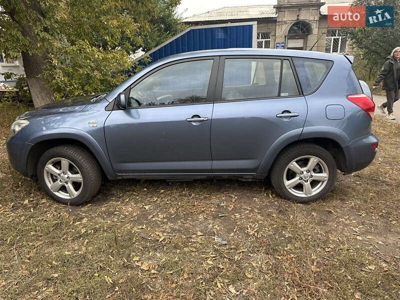 Внедорожник / Кроссовер Toyota RAV4 2006 в 