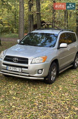 Позашляховик / Кросовер Toyota RAV4 2011 в Умані