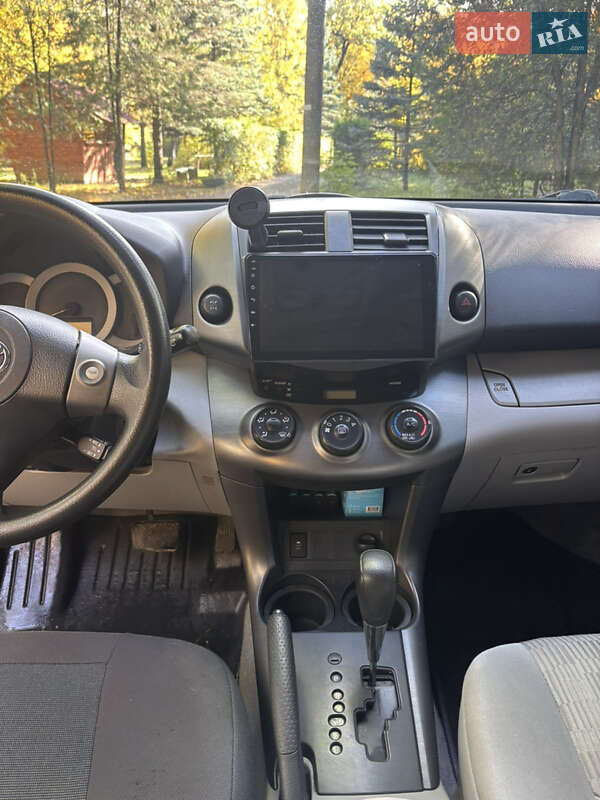 Позашляховик / Кросовер Toyota RAV4 2011 в Умані