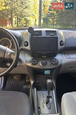 Внедорожник / Кроссовер Toyota RAV4 2011 в 