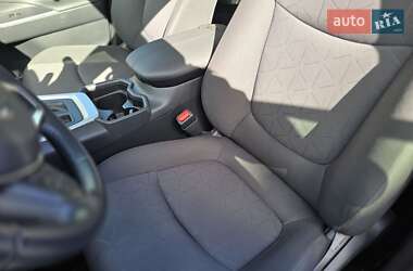 Внедорожник / Кроссовер Toyota RAV4 2021 в 