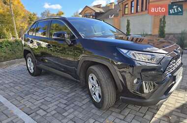 Внедорожник / Кроссовер Toyota RAV4 2021 в 