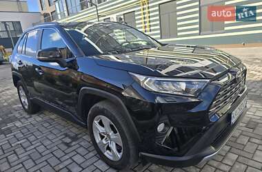 Внедорожник / Кроссовер Toyota RAV4 2021 в Ромнах