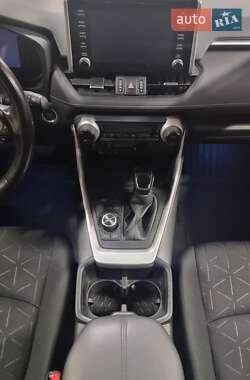 Внедорожник / Кроссовер Toyota RAV4 2022 в 