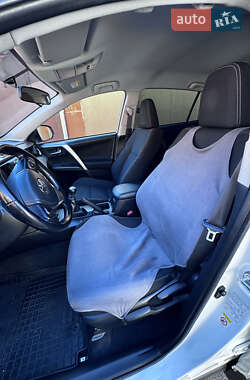 Внедорожник / Кроссовер Toyota RAV4 2017 в 