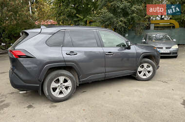 Внедорожник / Кроссовер Toyota RAV4 2020 в 