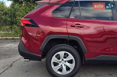 Внедорожник / Кроссовер Toyota RAV4 2021 в 