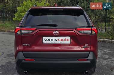 Внедорожник / Кроссовер Toyota RAV4 2021 в 