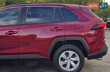 Внедорожник / Кроссовер Toyota RAV4 2021 в 