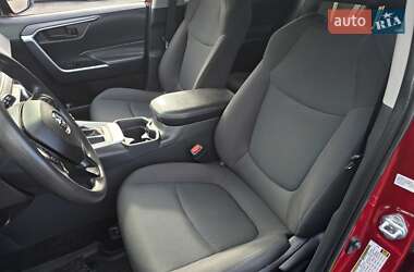 Внедорожник / Кроссовер Toyota RAV4 2021 в 