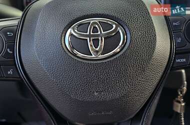 Внедорожник / Кроссовер Toyota RAV4 2021 в 