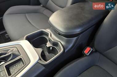 Внедорожник / Кроссовер Toyota RAV4 2021 в 