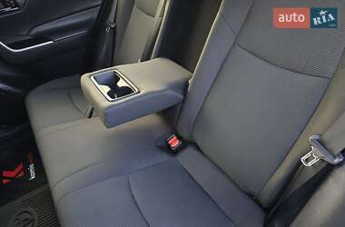 Внедорожник / Кроссовер Toyota RAV4 2021 в 