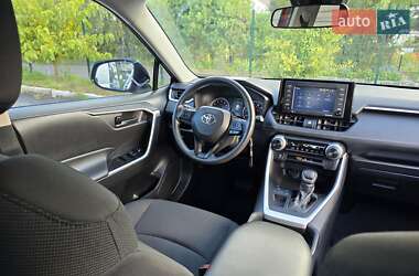 Внедорожник / Кроссовер Toyota RAV4 2021 в 