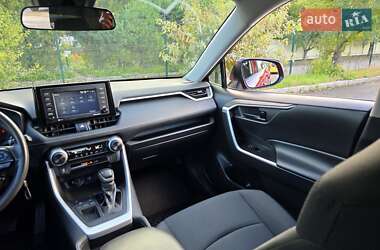 Внедорожник / Кроссовер Toyota RAV4 2021 в 