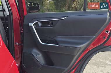 Внедорожник / Кроссовер Toyota RAV4 2021 в 