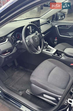 Внедорожник / Кроссовер Toyota RAV4 2020 в 