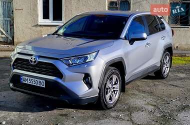 Внедорожник / Кроссовер Toyota RAV4 2022 в 