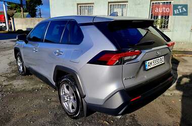 Внедорожник / Кроссовер Toyota RAV4 2022 в 